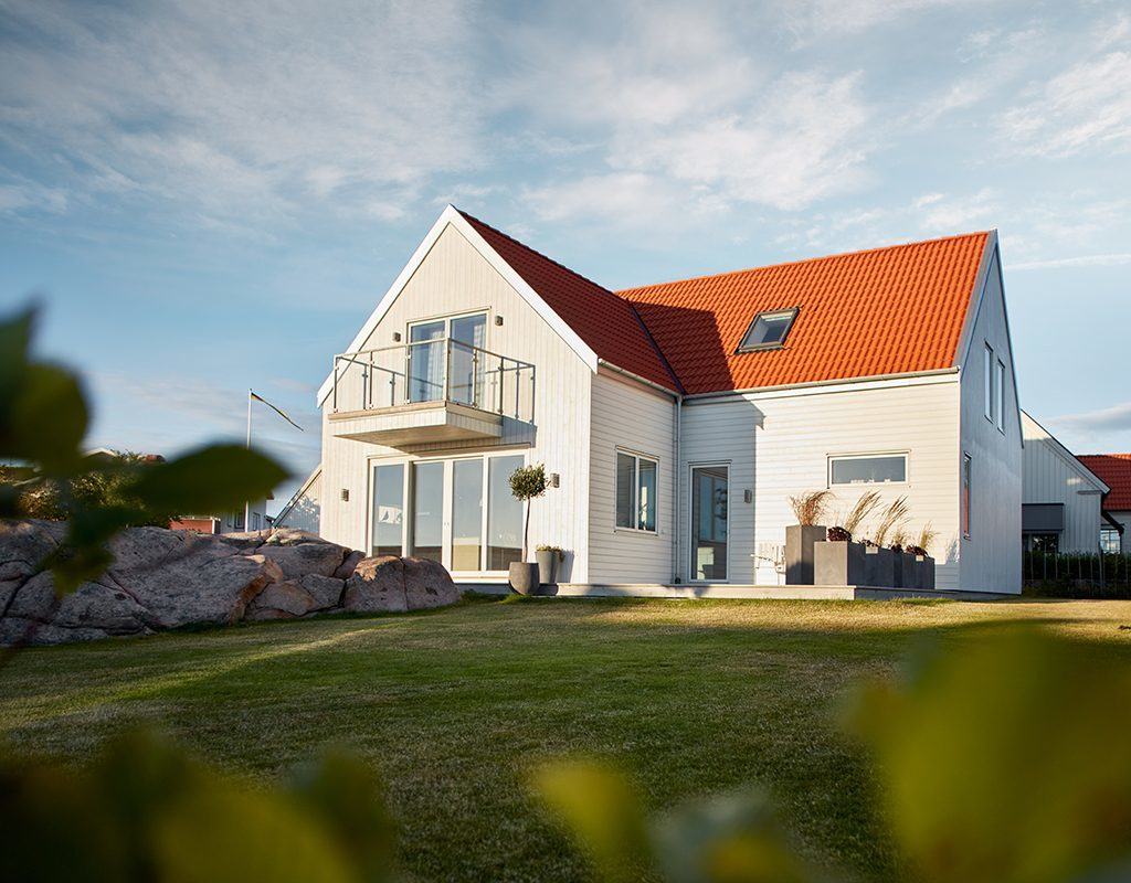 Kvalitativ nyproduktion av villor i Halmstad utförd av lokala snickare med öga för detaljer.